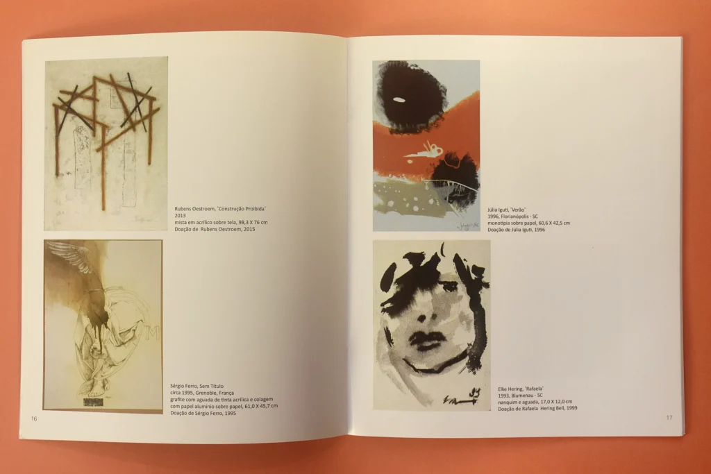 Catálogo aberto mostrando obra de Julia Iguti e de outros artistas